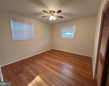 9206 Saint Andrews Place - Photo Thumbnail 11