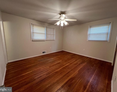 9206 Saint Andrews Place - Photo Thumbnail 3