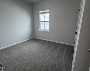 677 Fosterton Cottage Way - Photo Thumbnail 11