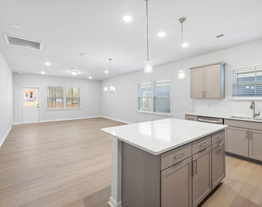 677 Fosterton Cottage Way - Photo Thumbnail 7