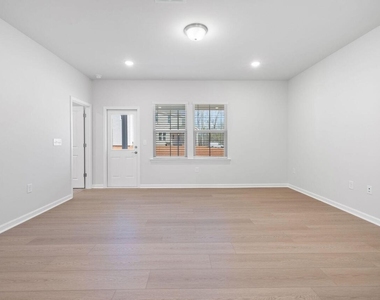 677 Fosterton Cottage Way - Photo Thumbnail 10