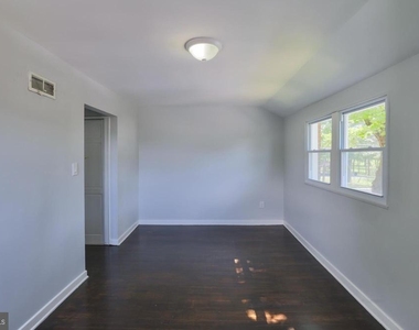 5303 62nd Avenue - Photo Thumbnail 8