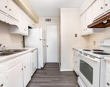 1232 Teakwood Place - Photo Thumbnail 5
