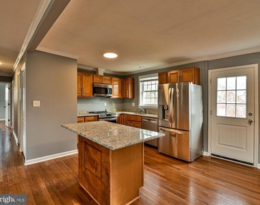 6308 Larwin Drive - Photo Thumbnail 4