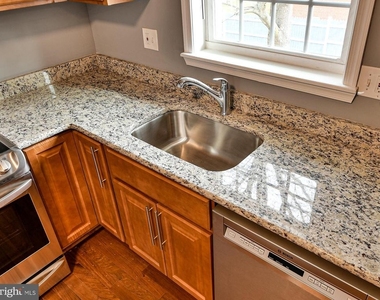 6308 Larwin Drive - Photo Thumbnail 8