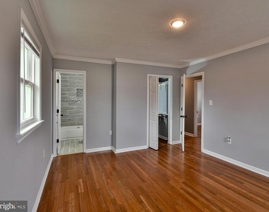 6308 Larwin Drive - Photo Thumbnail 11
