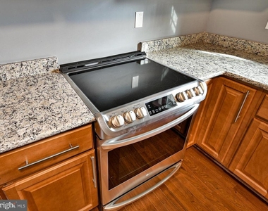 6308 Larwin Drive - Photo Thumbnail 7