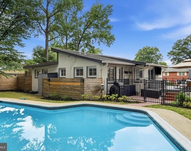 6410 Bushey Drive - Photo Thumbnail 4