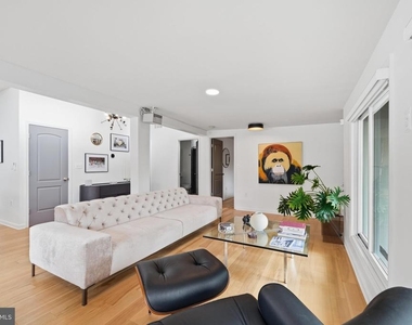 6410 Bushey Drive - Photo Thumbnail 12