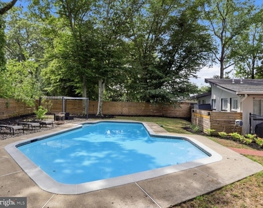 6410 Bushey Drive - Photo Thumbnail 8