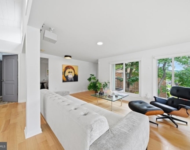 6410 Bushey Drive - Photo Thumbnail 13