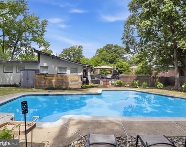 6410 Bushey Drive - Photo Thumbnail 3