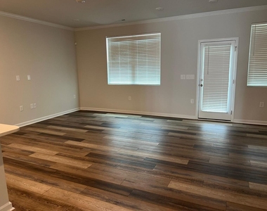5046 Tura Street - Photo Thumbnail 6