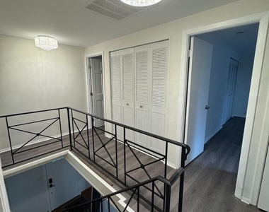 2410 Kegwood Lane - Photo Thumbnail 12