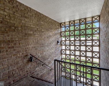 515 Wilson Bridge Drive - Photo Thumbnail 2