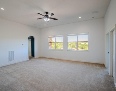121 Feritti Dr - Photo Thumbnail 14