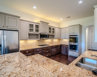 121 Feritti Dr - Photo Thumbnail 13