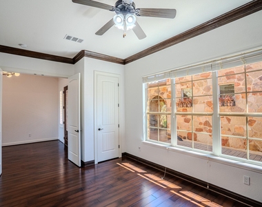 121 Feritti Dr - Photo Thumbnail 7