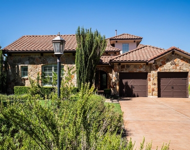 121 Feritti Dr - Photo Thumbnail 1