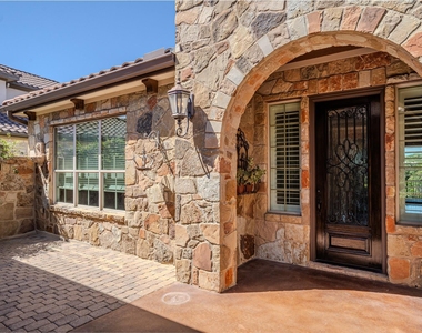 121 Feritti Dr - Photo Thumbnail 4