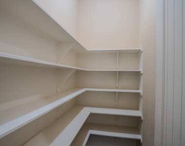 121 Feritti Dr - Photo Thumbnail 23