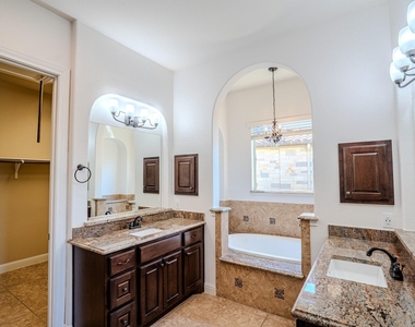 121 Feritti Dr - Photo Thumbnail 18