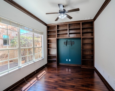 121 Feritti Dr - Photo Thumbnail 6