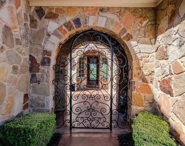 121 Feritti Dr - Photo Thumbnail 2