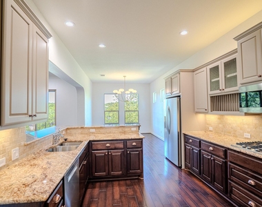 121 Feritti Dr - Photo Thumbnail 12