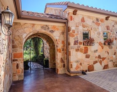 121 Feritti Dr - Photo Thumbnail 3