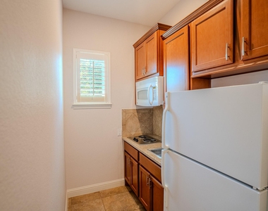 121 Feritti Dr - Photo Thumbnail 30