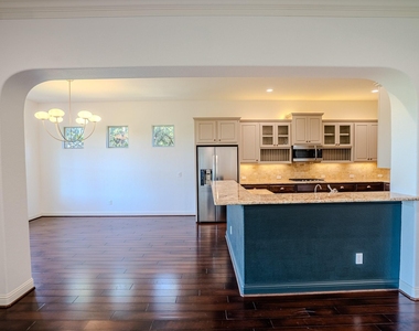 121 Feritti Dr - Photo Thumbnail 9