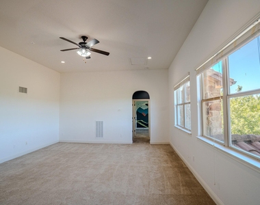 121 Feritti Dr - Photo Thumbnail 15