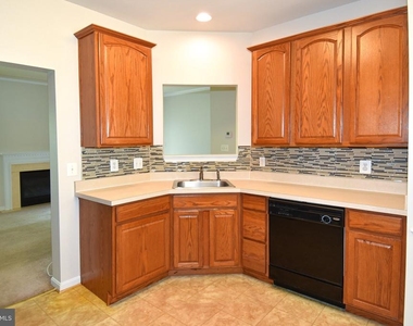 15511 Kennett Square Way - Photo Thumbnail 11