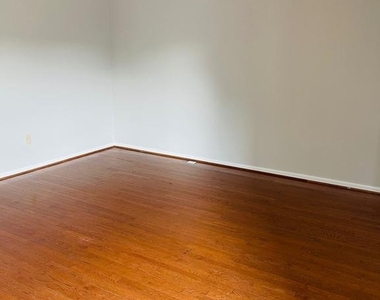 4462 Regalwood Terrace - Photo Thumbnail 2