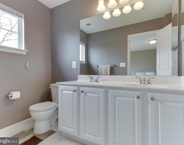 152 Moore Drive - Photo Thumbnail 8