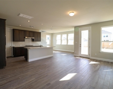 105 Bent Trail Ln - Photo Thumbnail 3