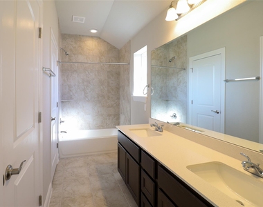 105 Bent Trail Ln - Photo Thumbnail 16