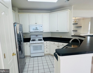 262 Fountain Green Lane - Photo Thumbnail 5