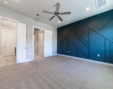 3108 E 51st St - Photo Thumbnail 9