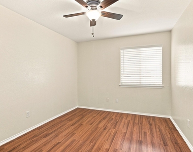 338 Oxford Dr - Photo Thumbnail 16