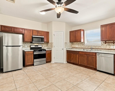 338 Oxford Dr - Photo Thumbnail 5