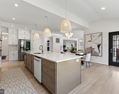 5811 Johnson Avenue - Photo Thumbnail 15