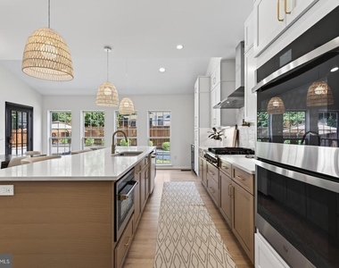 5811 Johnson Avenue - Photo Thumbnail 12