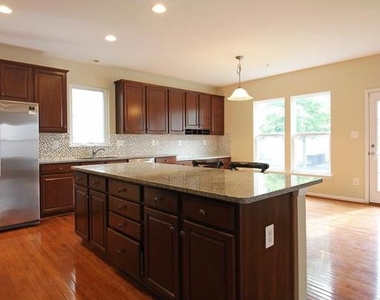 11518 Amherst Avenue - Photo Thumbnail 9