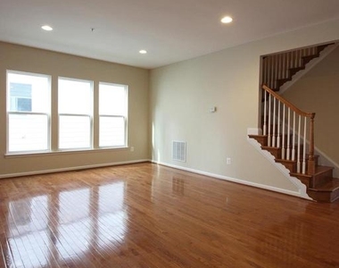 11518 Amherst Avenue - Photo Thumbnail 13