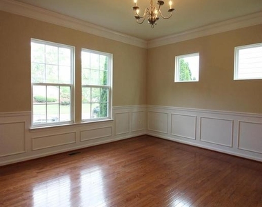 11518 Amherst Avenue - Photo Thumbnail 3