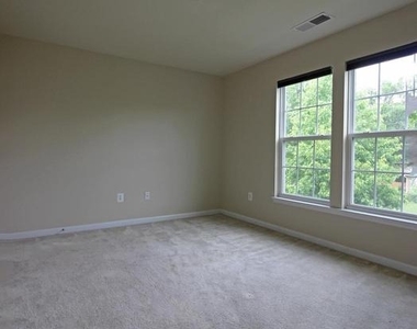 11518 Amherst Avenue - Photo Thumbnail 20