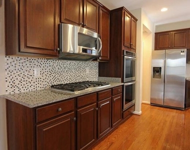 11518 Amherst Avenue - Photo Thumbnail 8