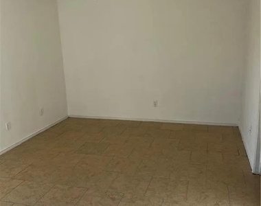 1507 Dugger Cir - Photo Thumbnail 4